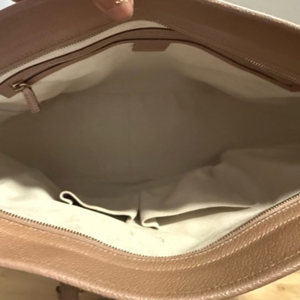 Gucci Beige and Tan Tote Bag w/COA No CallOuts - Picture 5 of 11